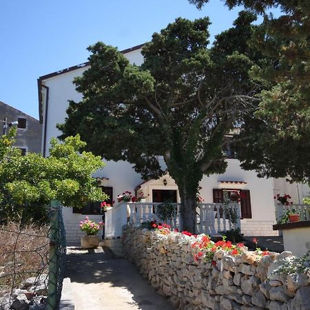 Apartments And Rooms With Parking Space Cunski, Losinj - 2498 Exterior foto